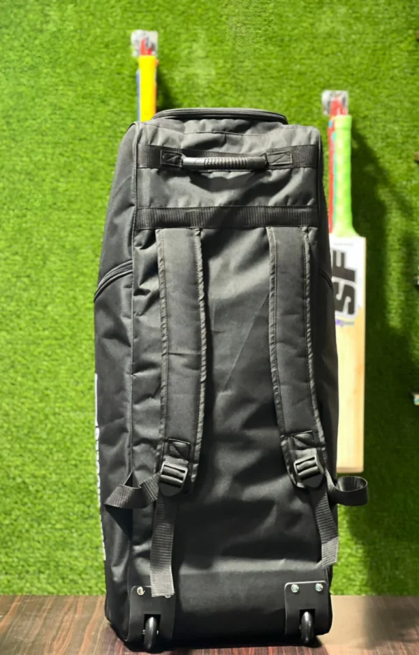 Graynicolls GN 500 Duffle Wheelie Kitbag – Ultimate Storage for Cricket Gear - Image 13